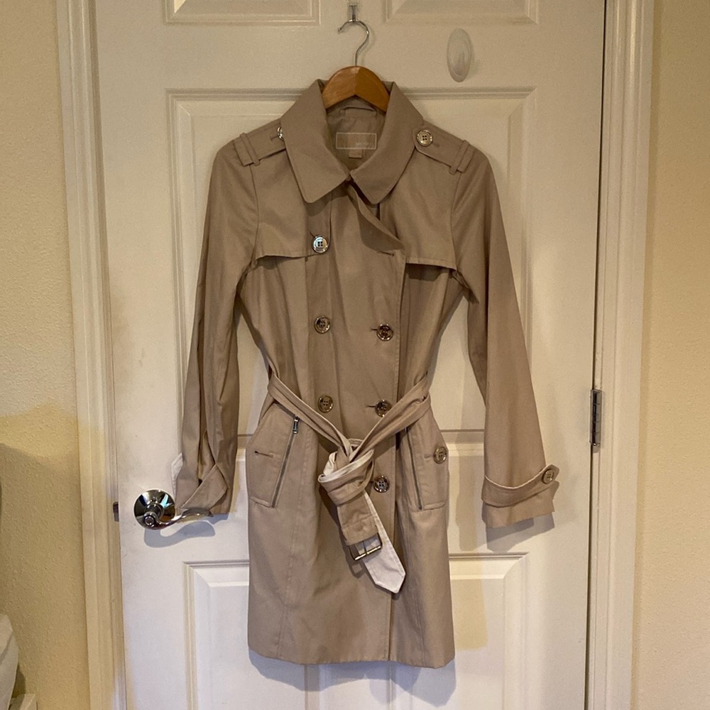 Michael by Michael Kors beige women’s trench rain raincoat. Size small.